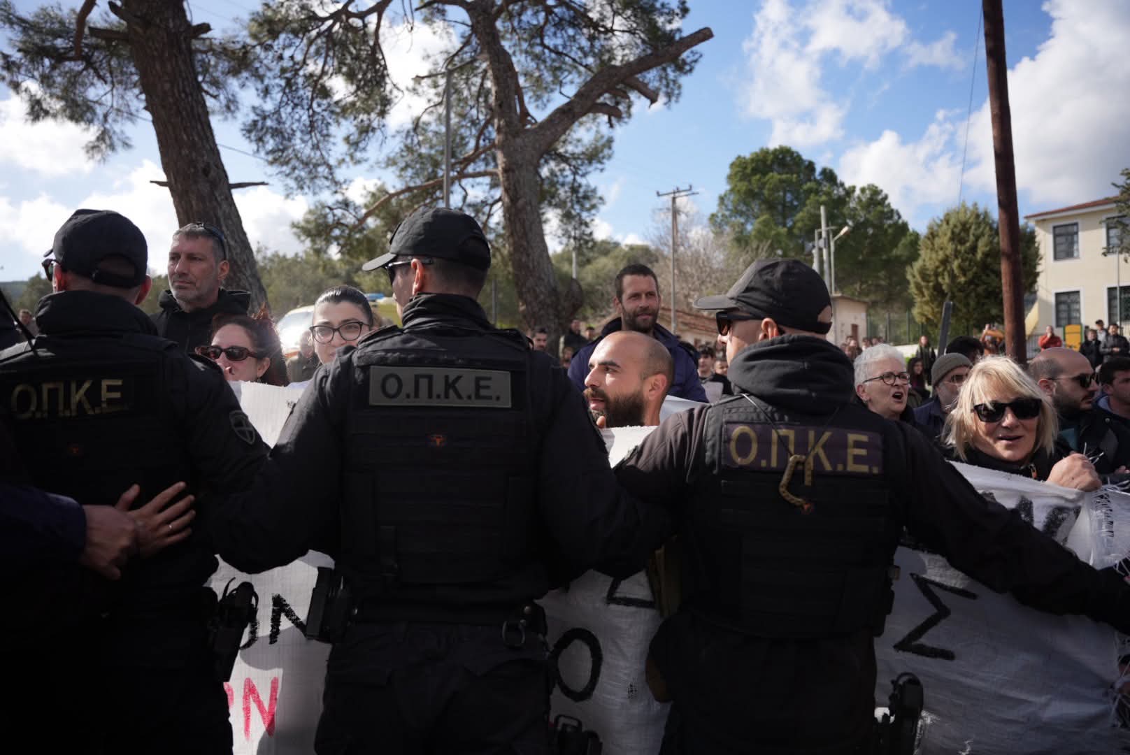 [Λέσβος] 📢 Ούτε σε ένα νοσοκομείο δεν μπορεί να βρεθεί και να σταθεί ο Άδωνις Γεωργιάδης