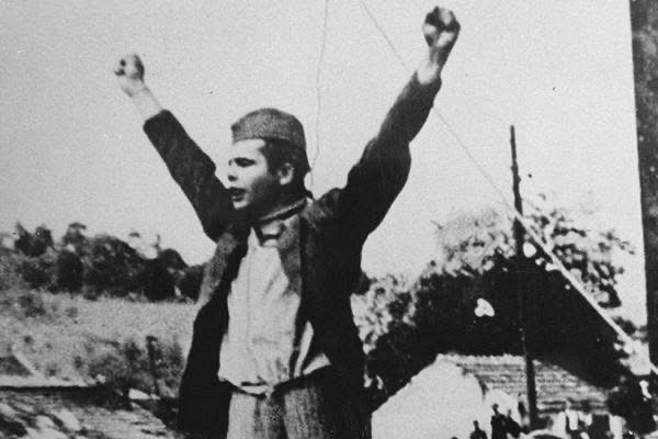 «Λευτεριά στον Λαό – Θάνατος στον φασισμό!»