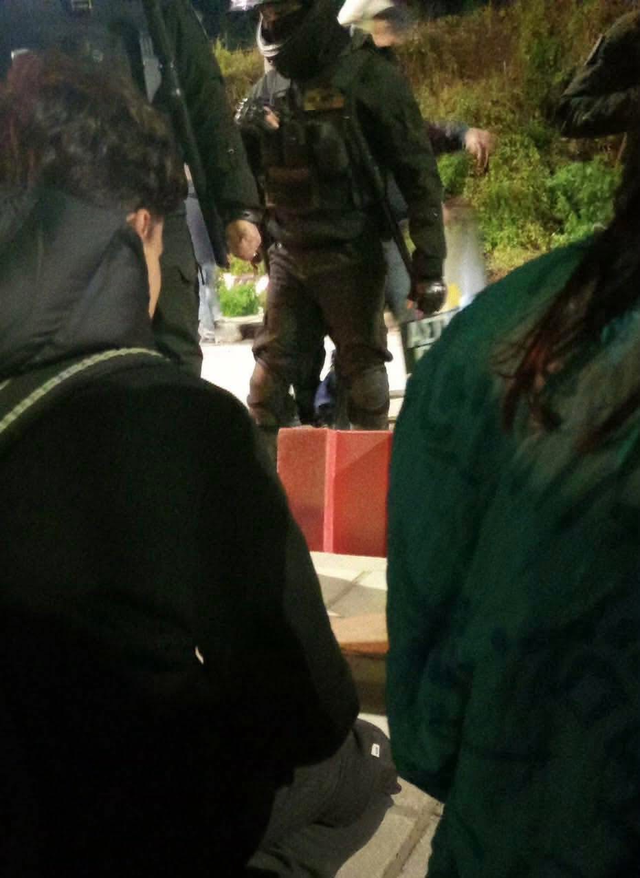 [Θεσσαλονίκη] ΟΛΟΙ/ΕΣ ΣΤΗ ΣΥΓΚΕΝΤΡΩΣΗ ΑΛΛΗΛΕΓΓΥΗΣ ΣΤΟΥΣ/ΙΣ 38 ΣΥΛΛΗΦΘΕΝΤΕΣ ΦΟΙΤΗΤΕΣ/ΡΙΕΣ ΓΙΑ ΠΡΟΒΟΛΗ ΤΑΙΝΙΑΣ