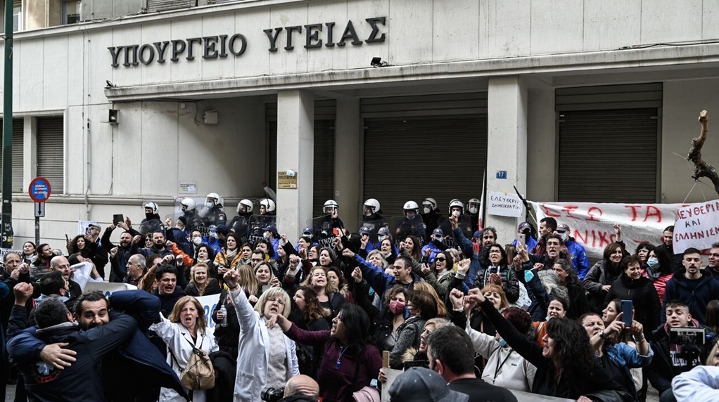 ΕΣΥ υπό κατάρρευση: Εξάντληση εργαζομένων και εμπορευματοποίηση της Υγείας